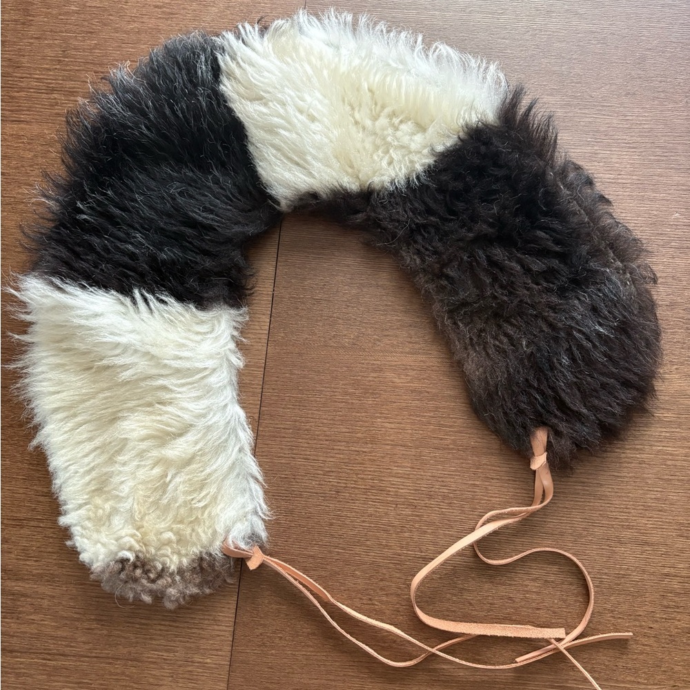 Shearling Fur Collar with beige leather ties